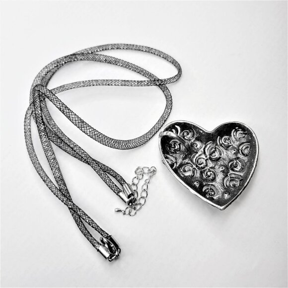 Heart Pendant Necklace, Crystal Studded Heart Pendant Fashion Necklace - Picture 11 of 15